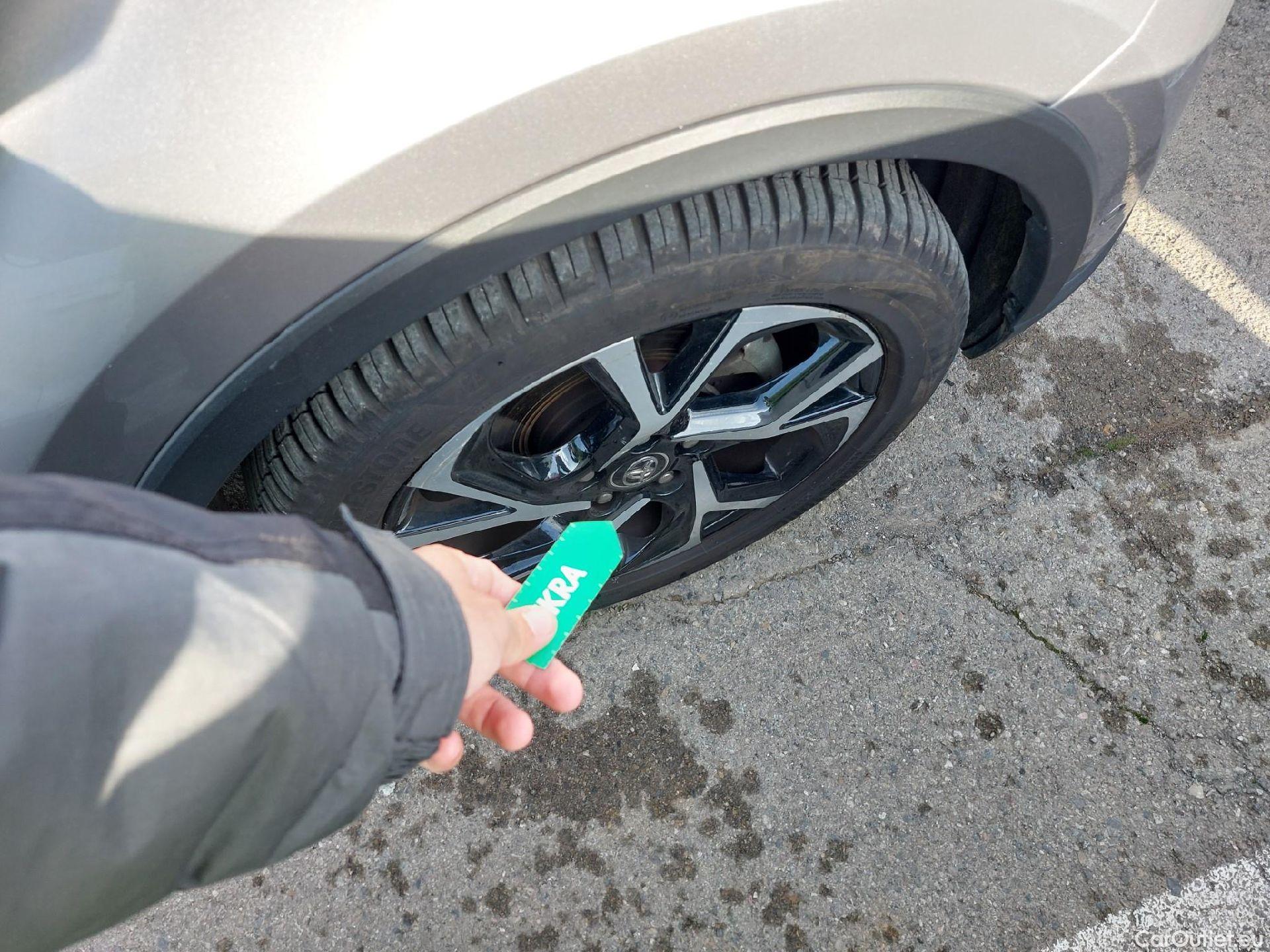  Toyota  C-HR TOYOTA  / 2016 / 5P / todoterreno 1.8 125H Advance (CX) #22