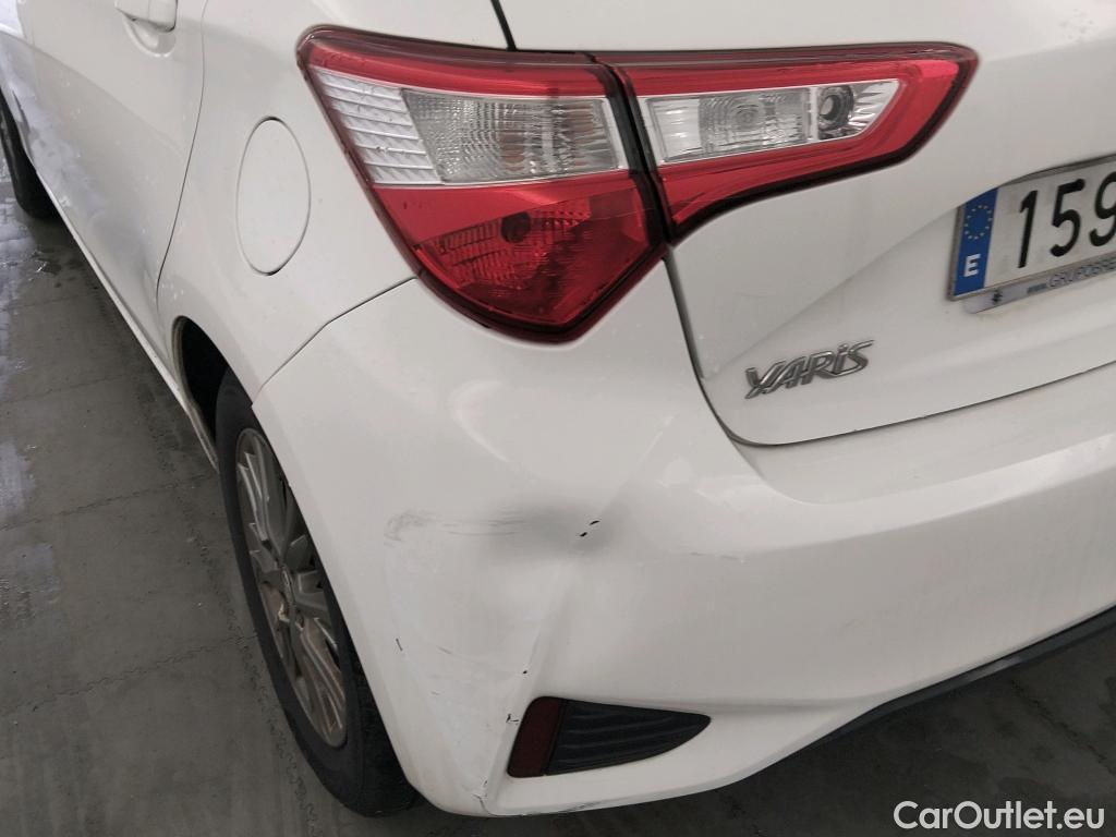  Toyota  Yaris TOYOTA  / 2017 / 5P / berlina con portón 1.5 100H Active #5