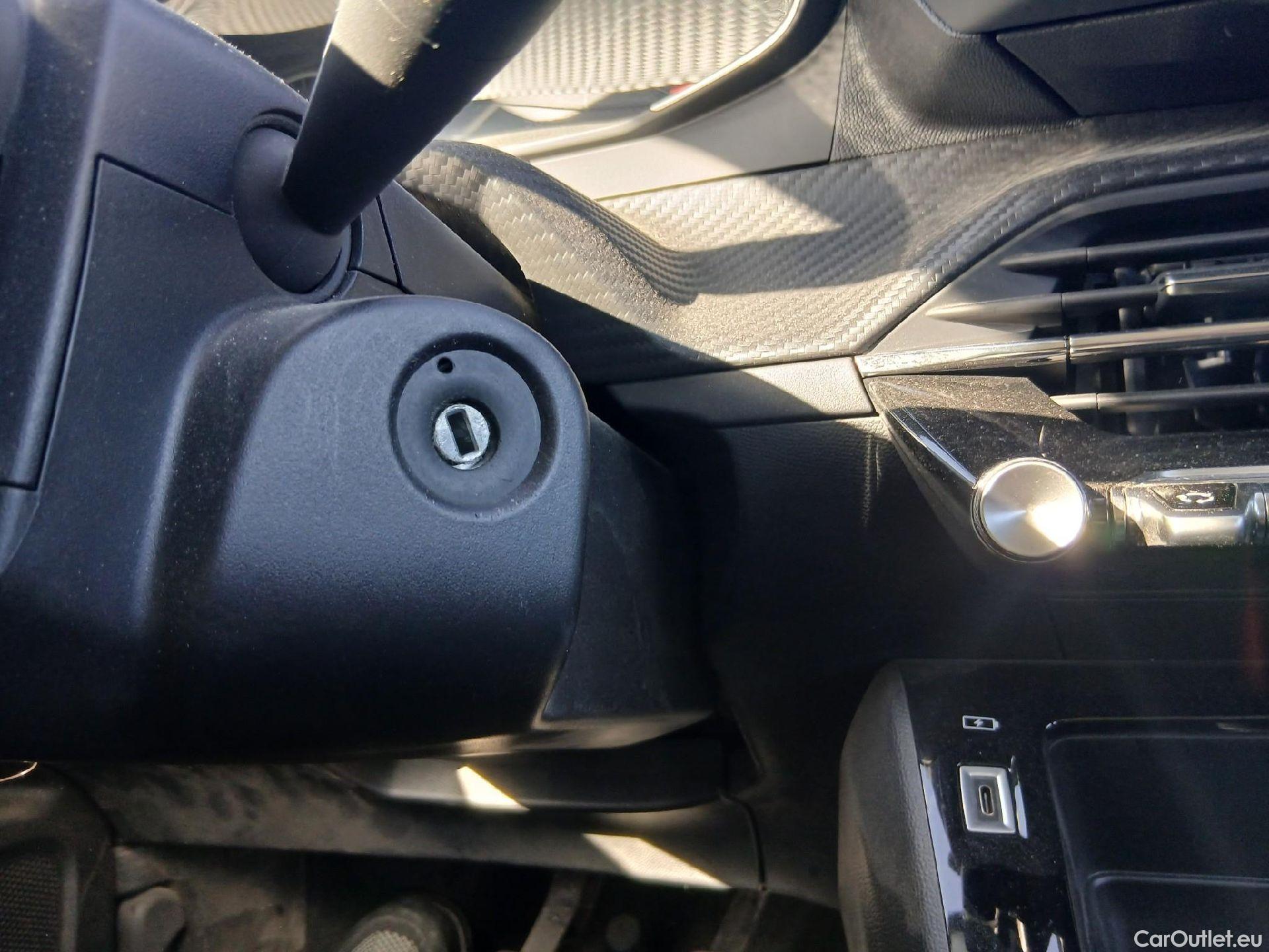  Peugeot  2008 PEUGEOT  / 2019 / 5P / todoterreno Active BlueHDI 81kW (110CV) #1