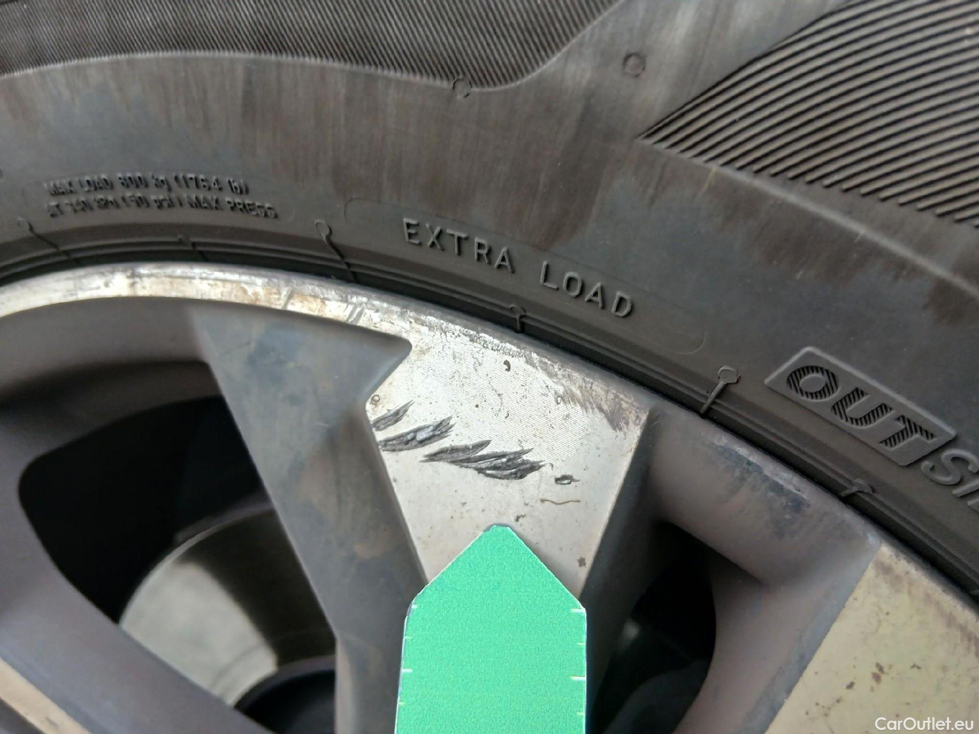  Peugeot  2008 PEUGEOT  / 2019 / 5P / todoterreno Allure BlueHDI 130 S&S EAT8 #47