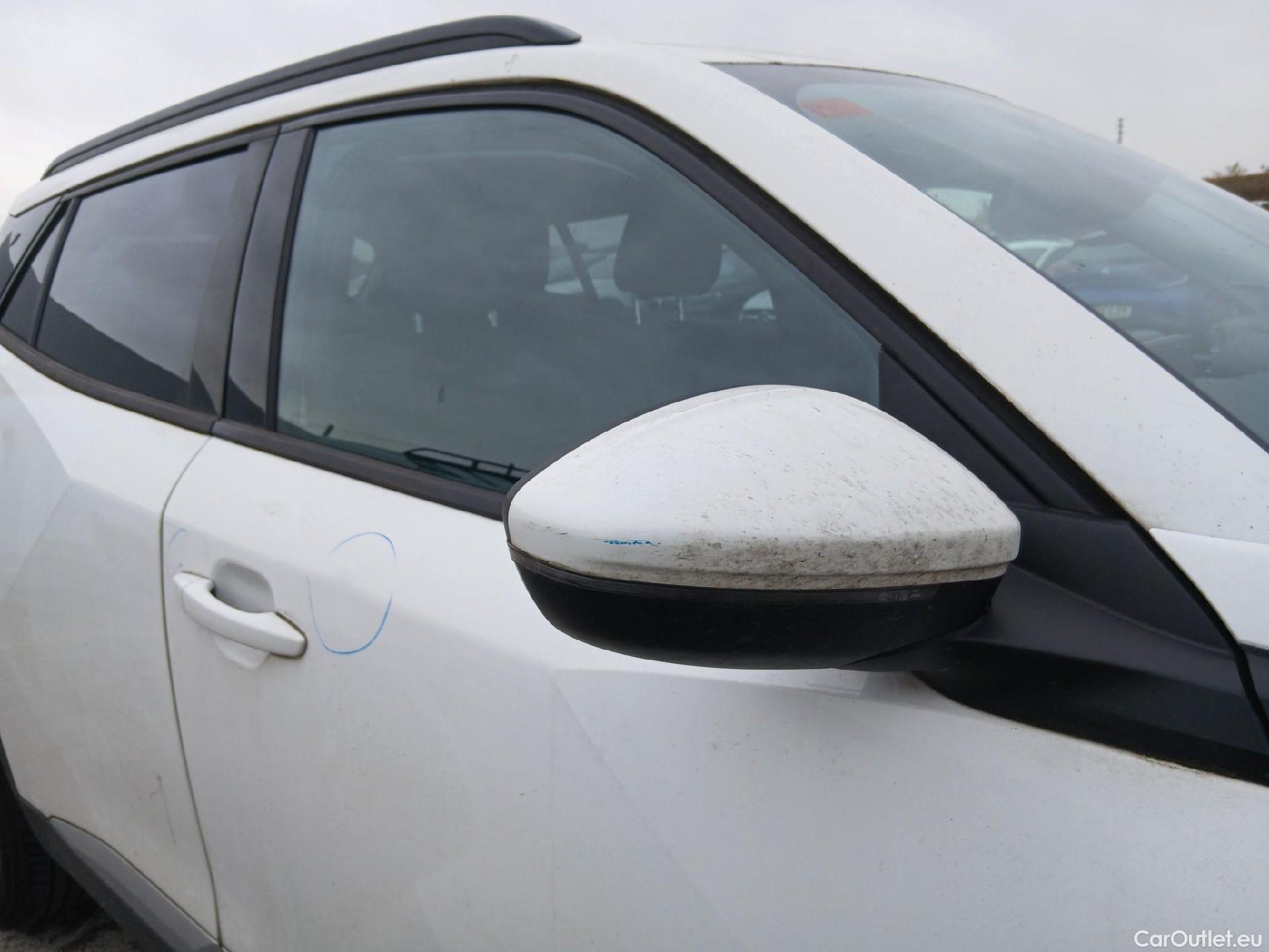  Peugeot  2008 PEUGEOT  / 2019 / 5P / todoterreno Allure BlueHDI 130 S&S EAT8 #44