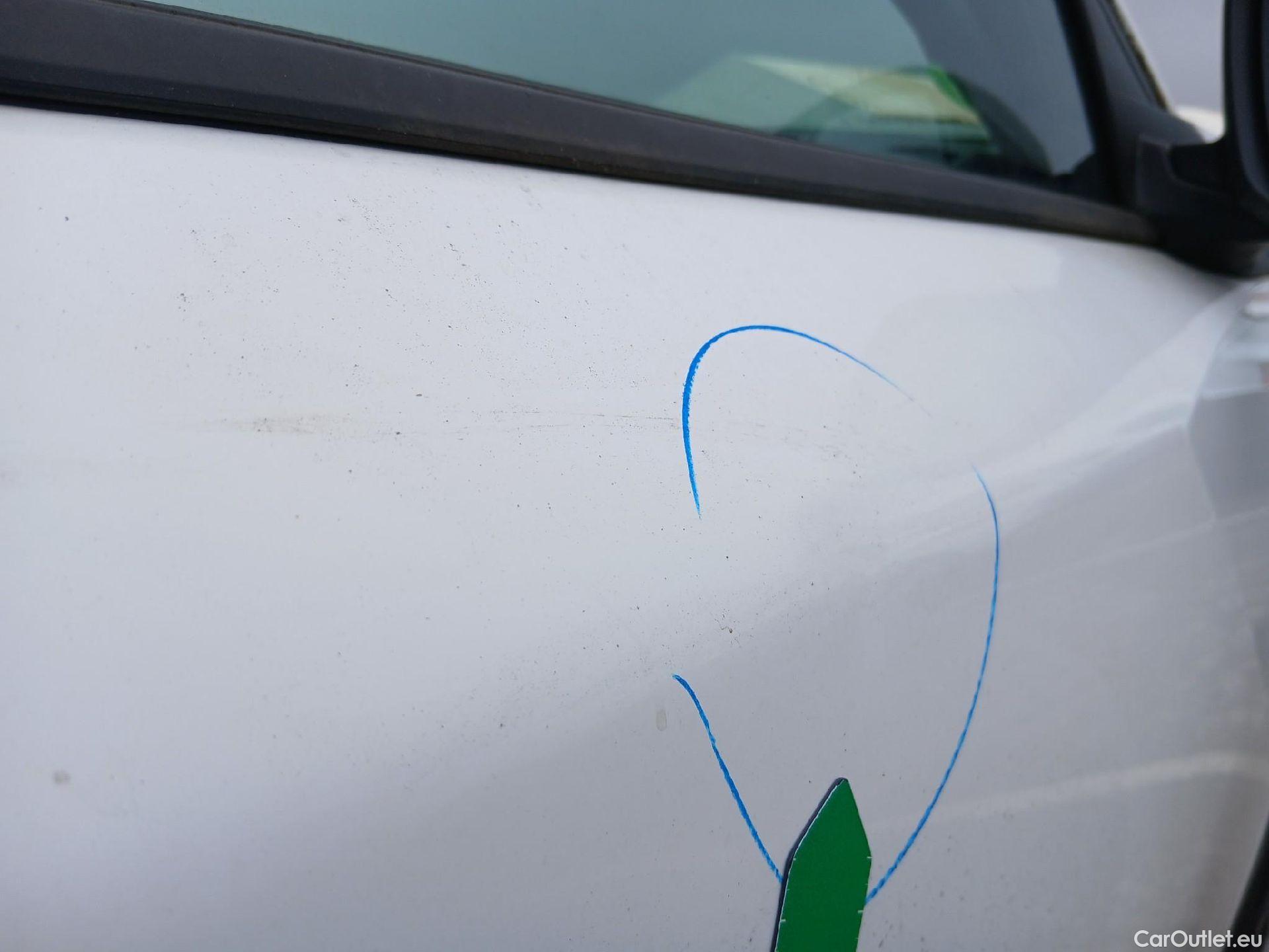  Peugeot  2008 PEUGEOT  / 2019 / 5P / todoterreno Allure BlueHDI 130 S&S EAT8 #43