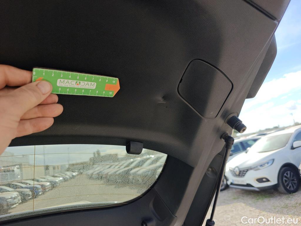  Peugeot  308 PEUGEOT  / 2017 / 5P / berlina con portón 5p Style BlueHDi 130 S&S #9