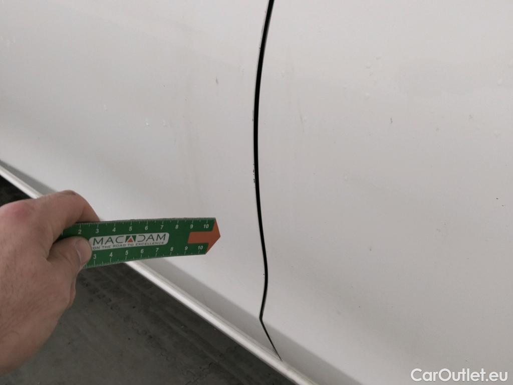  Toyota  Yaris TOYOTA  / 2017 / 5P / berlina con portón 1.5 100H Active #8