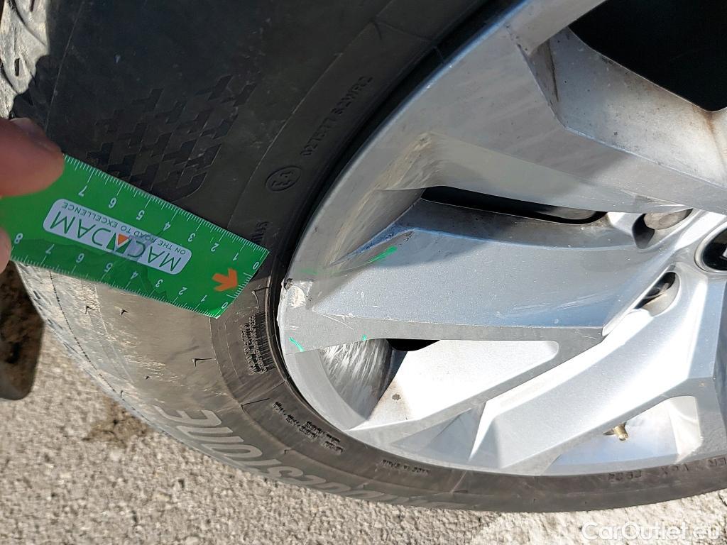  Renault  Captur RENAULT  / 2020 / 5P / todoterreno Intens TCe 90 #45