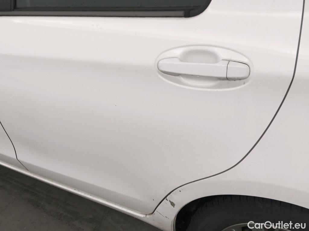  Toyota  Yaris TOYOTA  / 2017 / 5P / berlina con portón 1.5 100H Active #1