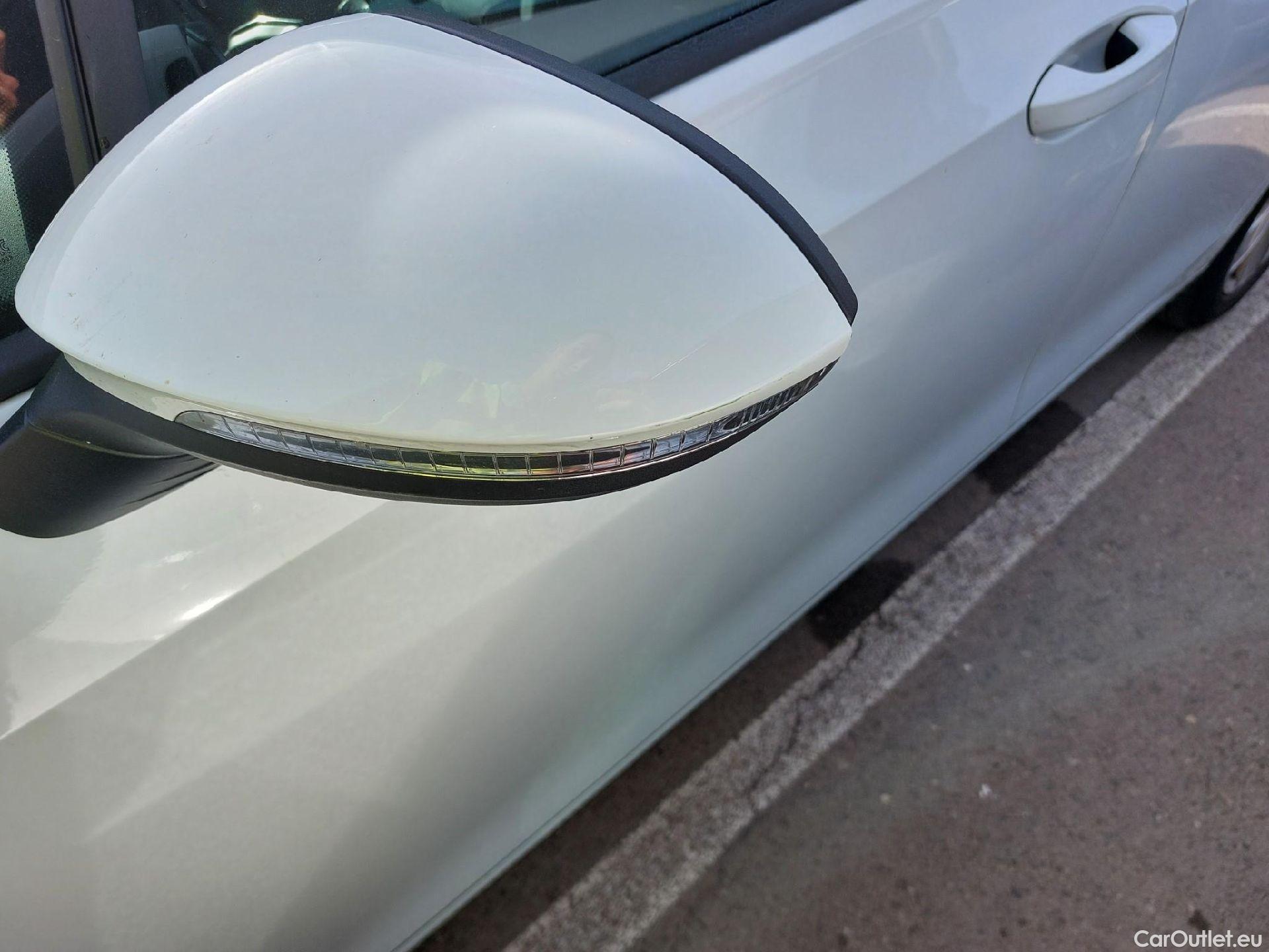  Volkswagen  Golf  VOLKSWAGEN / 2020 / 5P / berlina con portón Life 2.0 TDI 85kW (115CV) #4