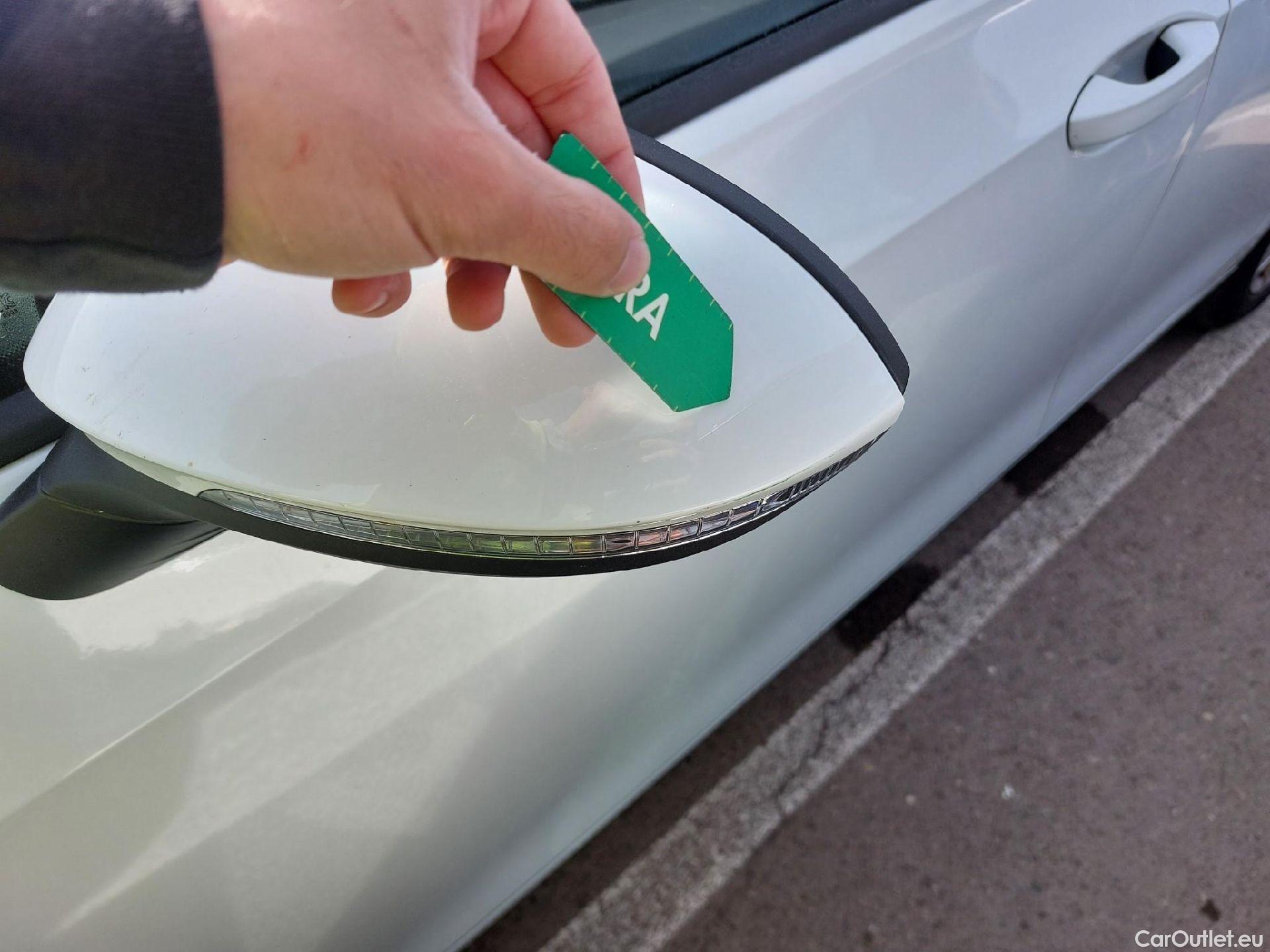  Volkswagen  Golf  VOLKSWAGEN / 2020 / 5P / berlina con portón Life 2.0 TDI 85kW (115CV) #3