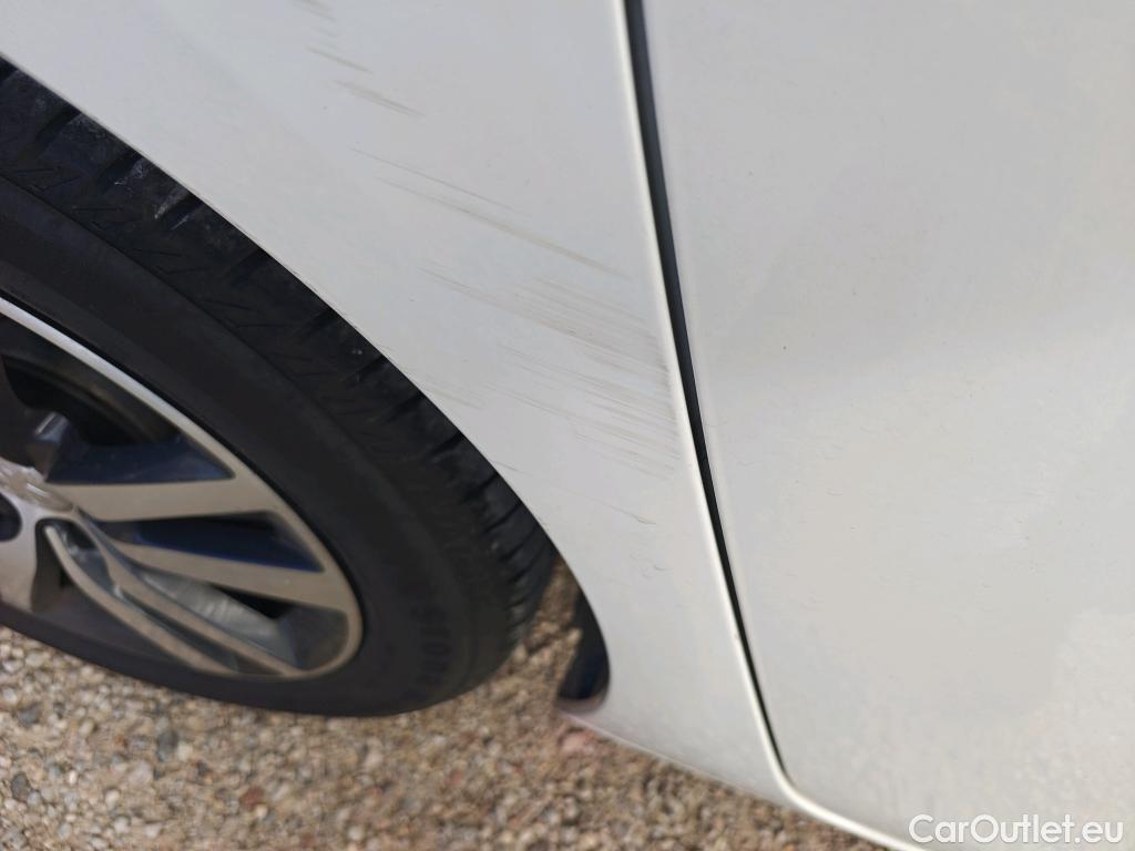  Peugeot  308 PEUGEOT  / 2017 / 5P / berlina con portón 5p Style BlueHDi 130 S&S #5