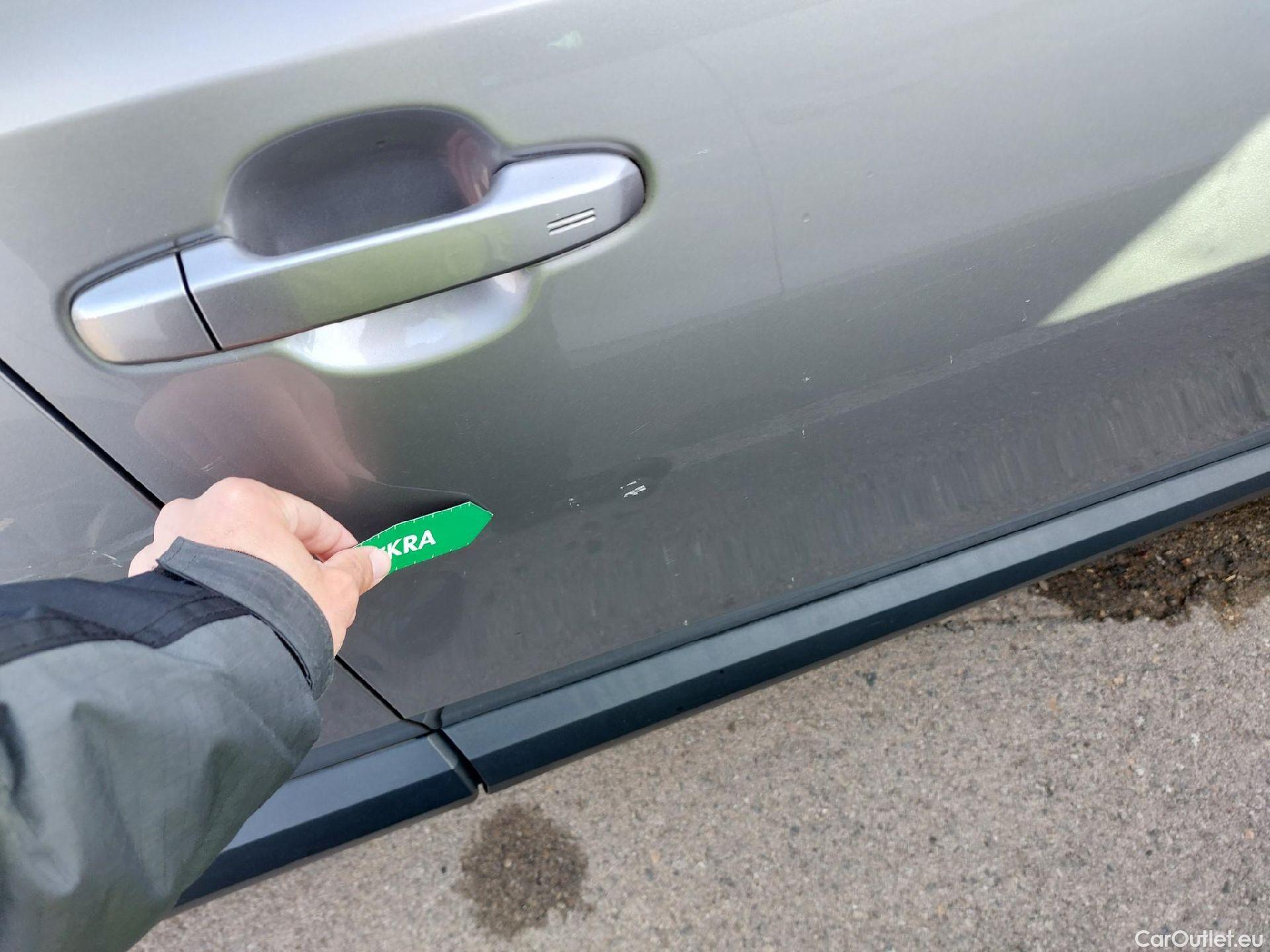  Toyota  C-HR TOYOTA  / 2016 / 5P / todoterreno 1.8 125H Advance (CX) #19