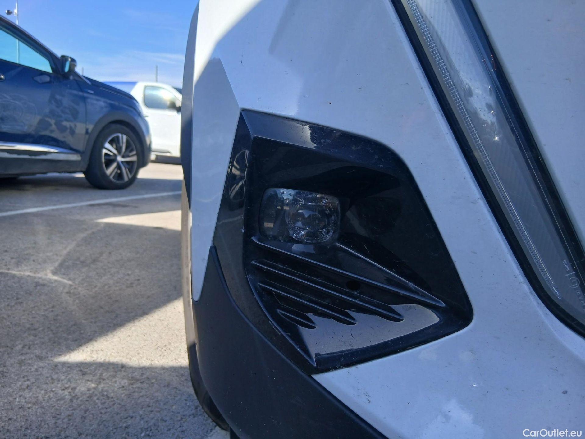  Peugeot  2008 PEUGEOT  / 2019 / 5P / todoterreno Active BlueHDI 81kW (110CV) #8