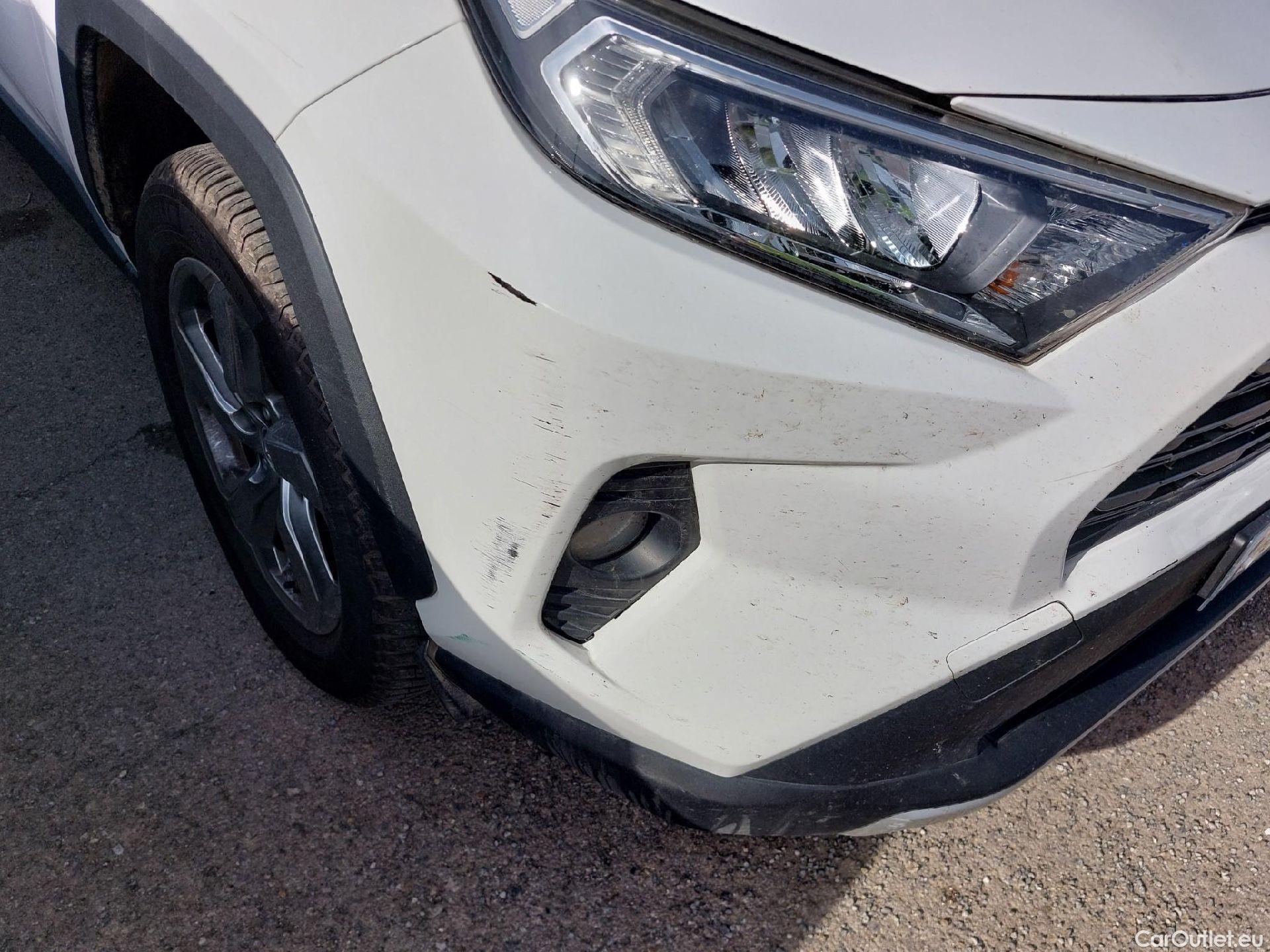  Toyota  RAV4 TOYOTA  / 2018 / 5P / todoterreno 2.5l 220H Advance 4WD #2