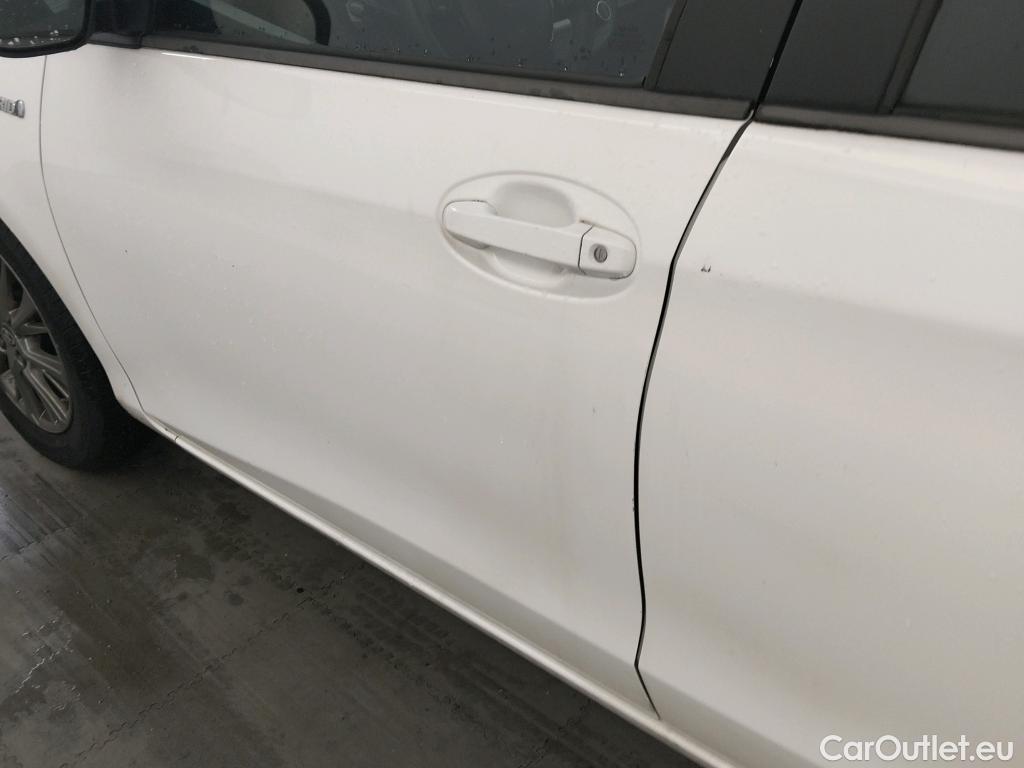  Toyota  Yaris TOYOTA  / 2017 / 5P / berlina con portón 1.5 100H Active #7