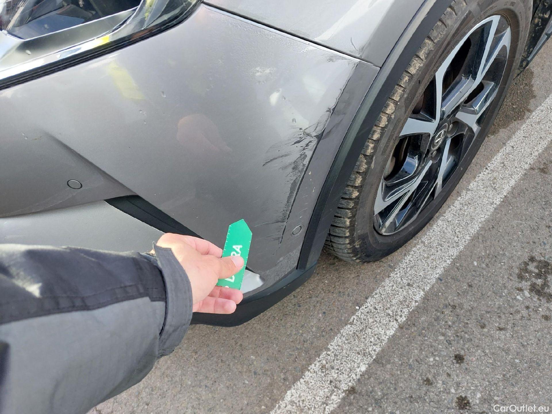  Toyota  C-HR TOYOTA  / 2016 / 5P / todoterreno 1.8 125H Advance (CX) #3