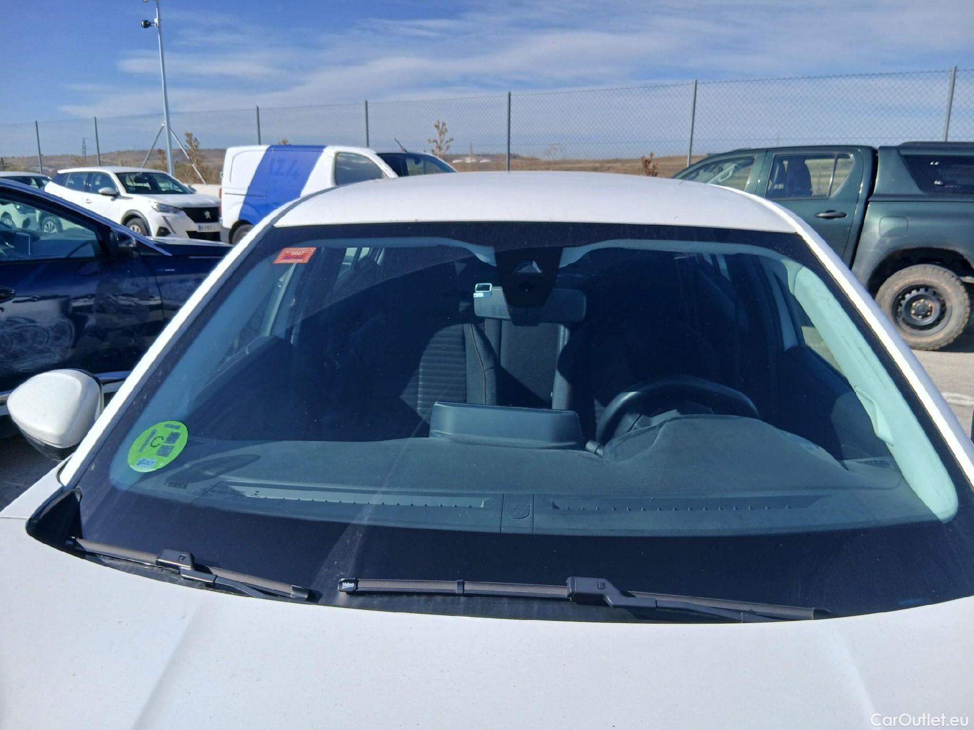  Peugeot  2008 PEUGEOT  / 2019 / 5P / todoterreno Active BlueHDI 81kW (110CV) #2