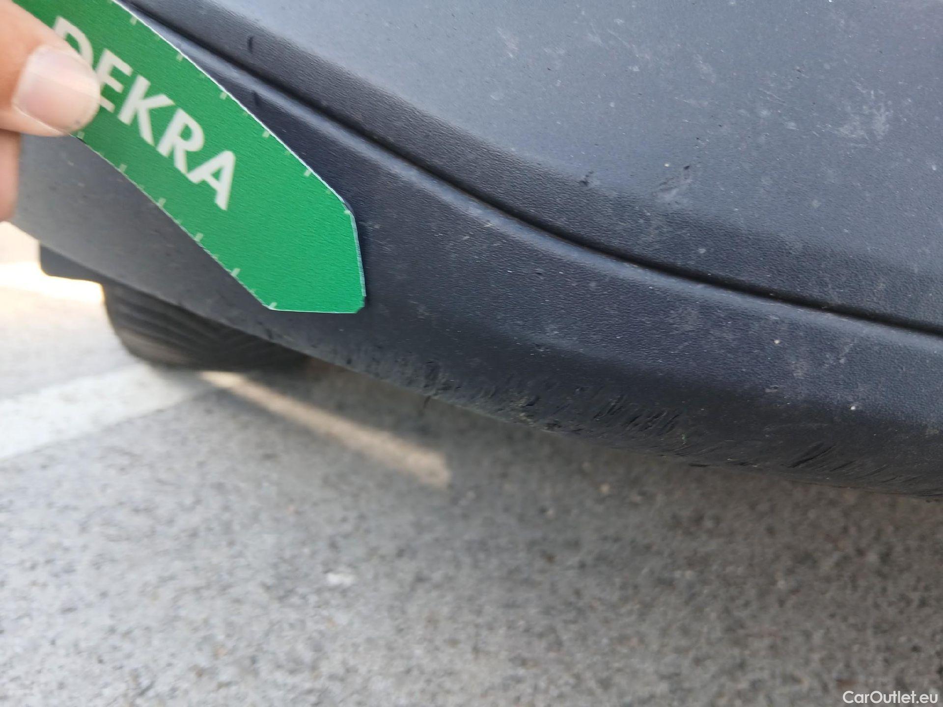  Peugeot  2008 PEUGEOT  / 2019 / 5P / todoterreno Active BlueHDI 81kW (110CV) #4