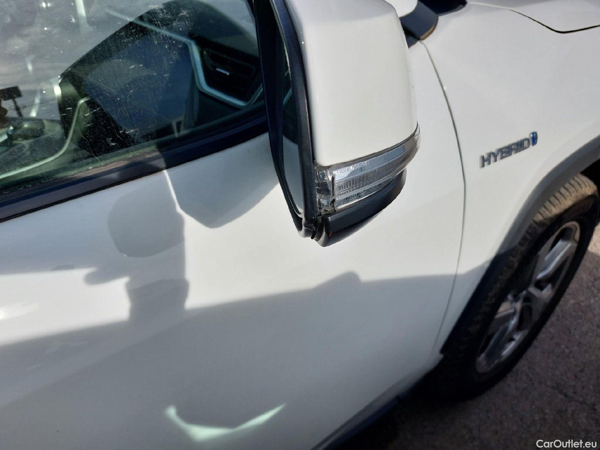  Toyota  RAV4 TOYOTA  / 2018 / 5P / todoterreno 2.5l 220H Advance 4WD #18