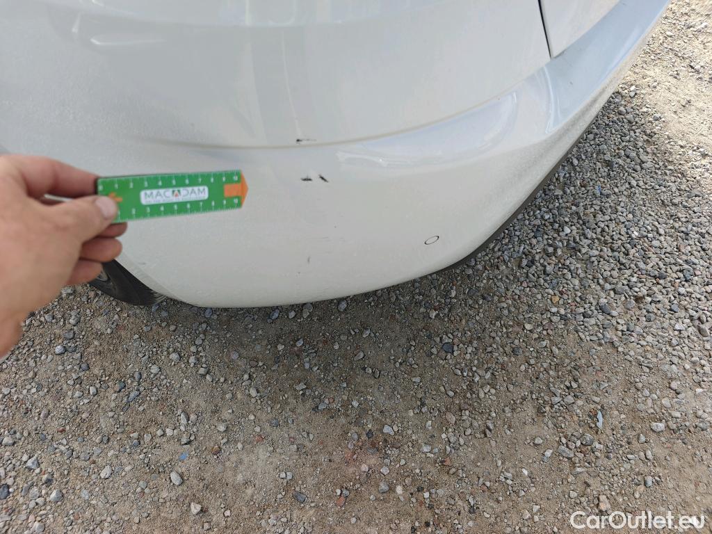  Peugeot  308 PEUGEOT  / 2017 / 5P / berlina con portón 5p Style BlueHDi 130 S&S #13