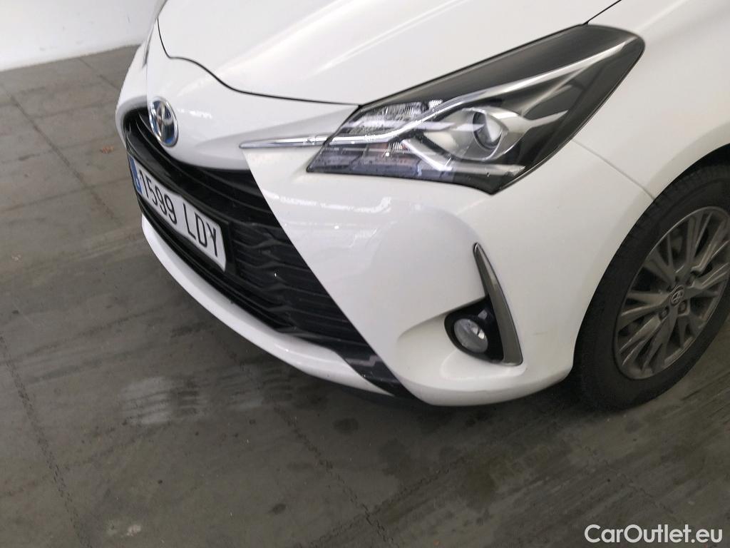  Toyota  Yaris TOYOTA  / 2017 / 5P / berlina con portón 1.5 100H Active #13