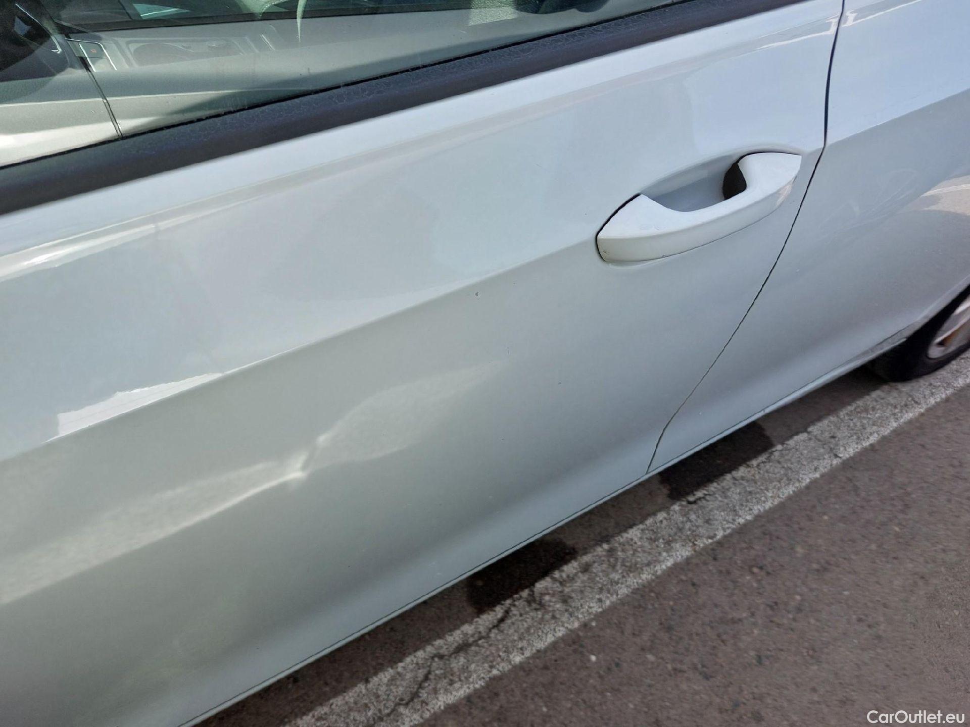  Volkswagen  Golf  VOLKSWAGEN / 2020 / 5P / berlina con portón Life 2.0 TDI 85kW (115CV) #5