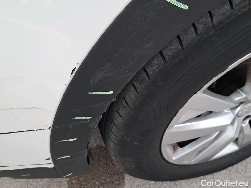  Peugeot  3008 PEUGEOT  / 2020 / 5P / todoterreno 1.5 BlueHDi 96kW (130CV) S&S Active Pack #46