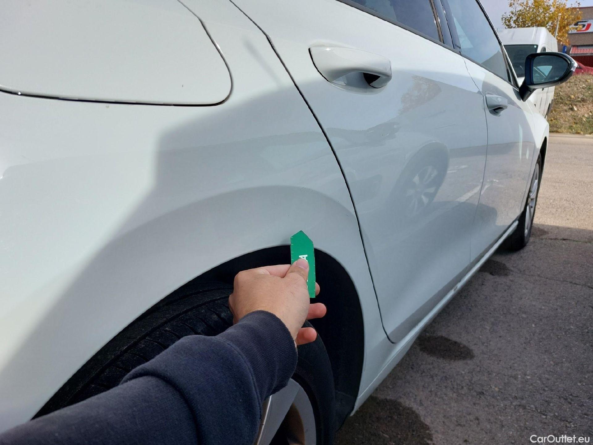  Volkswagen  Golf  VOLKSWAGEN / 2020 / 5P / berlina con portón Life 2.0 TDI 85kW (115CV) #12