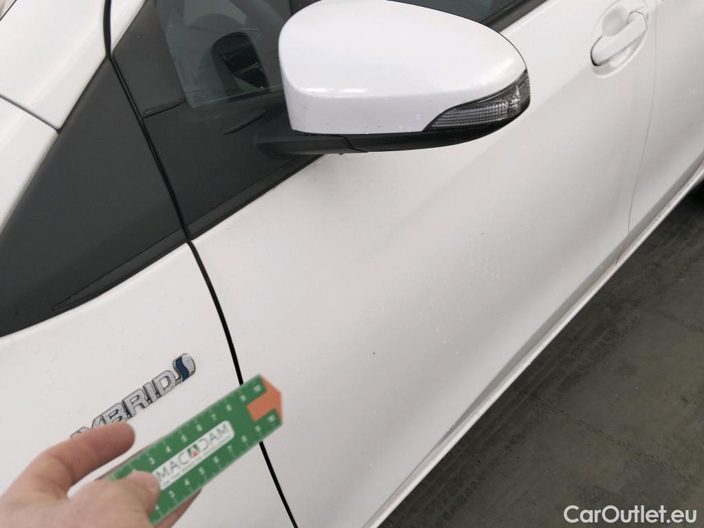  Toyota  Yaris TOYOTA  / 2017 / 5P / berlina con portón 1.5 100H Active #9