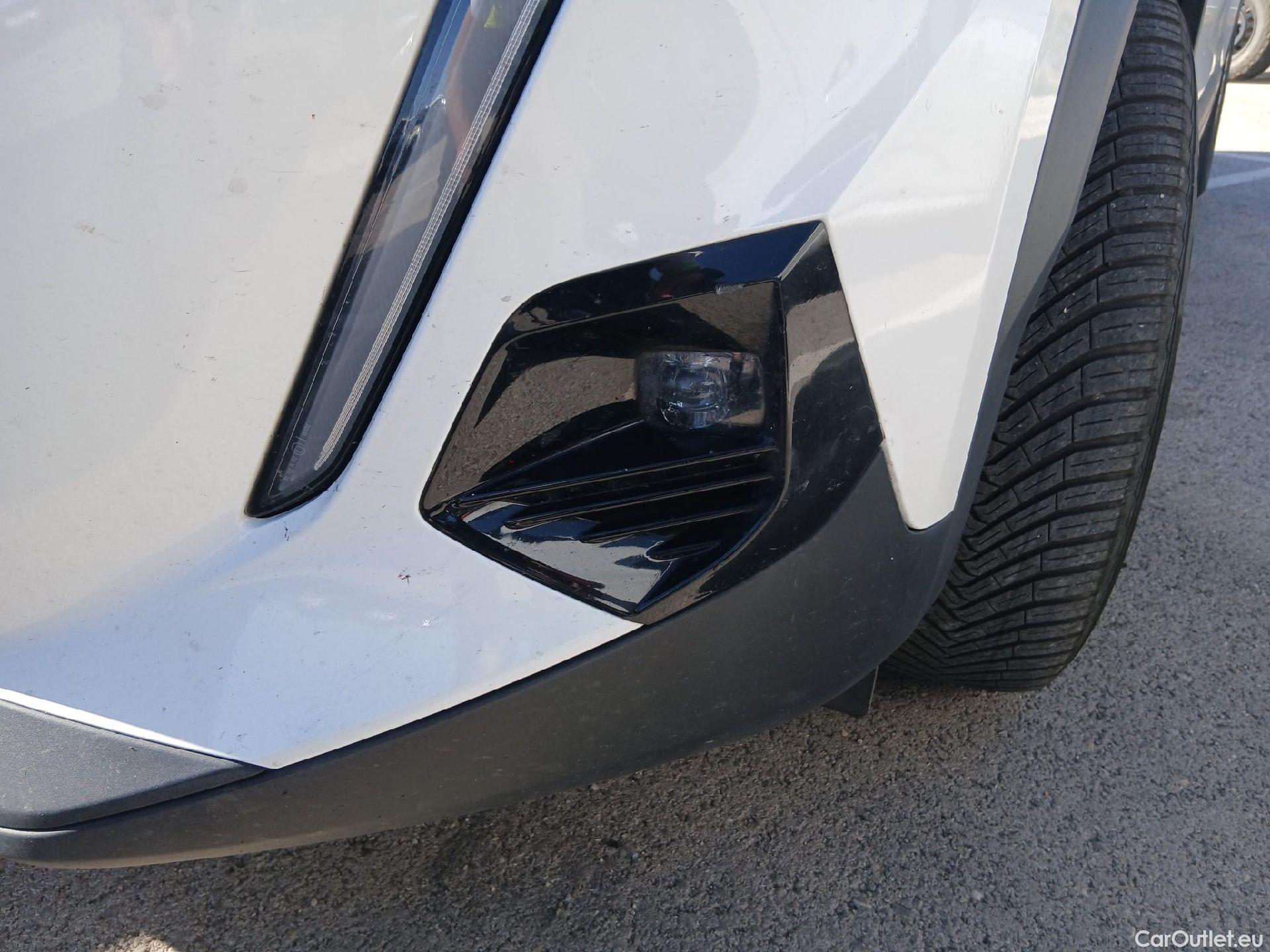  Peugeot  2008 PEUGEOT  / 2019 / 5P / todoterreno Active BlueHDI 81kW (110CV) #9