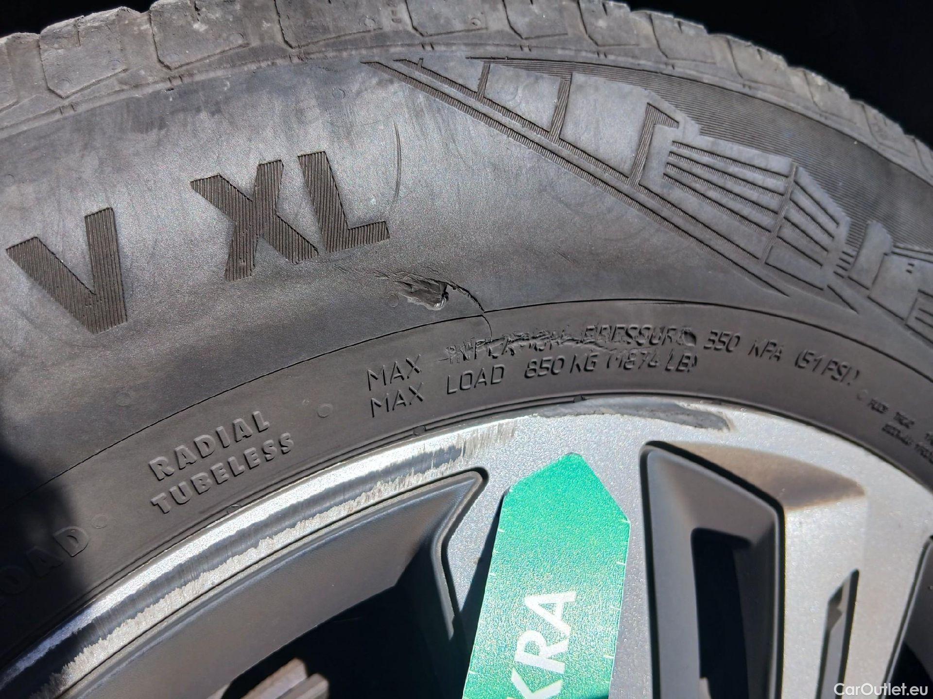  Peugeot  2008 PEUGEOT  / 2019 / 5P / todoterreno Active BlueHDI 81kW (110CV) #31