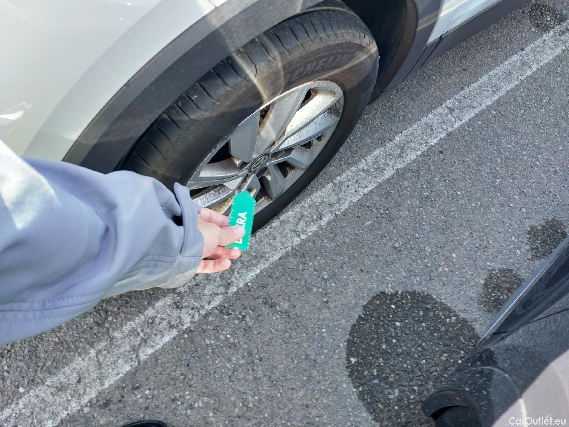  Volkswagen  T-CROSS VOLKSWAGEN  / 2018 / 5P / todoterreno Advance 1.0 TSI 85kW (115CV) DSG (AC) #3