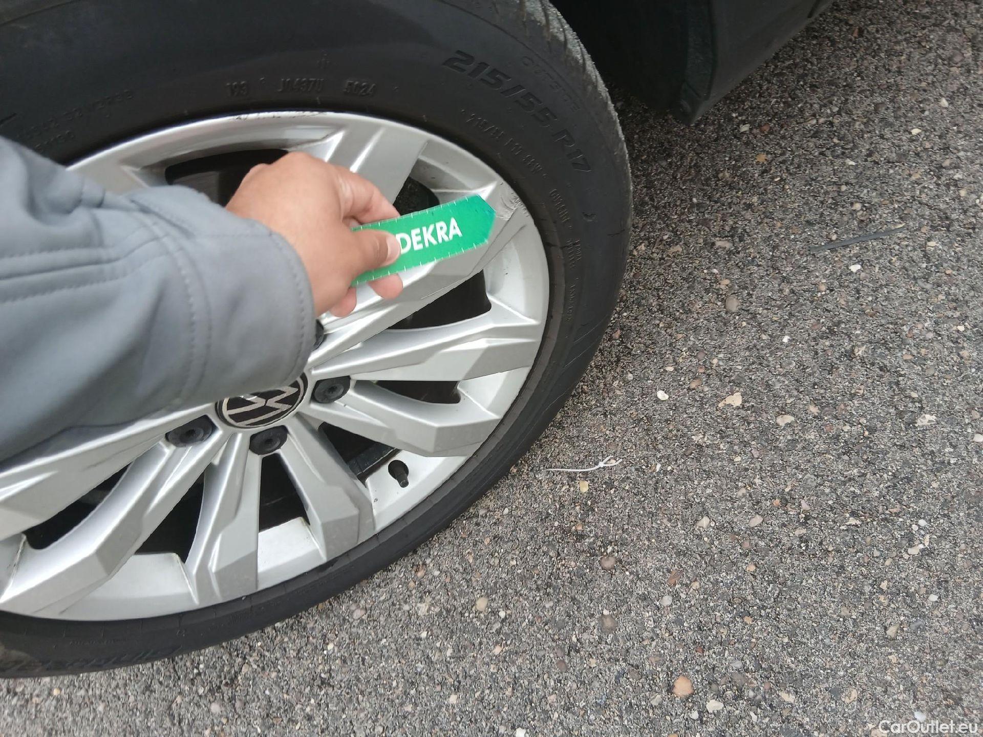  Volkswagen  T-ROC VOLKSWAGEN  / 2017 / 5P / todoterreno Advance 2.0 TDI 110kW (150CV) DSG (AC2) #14