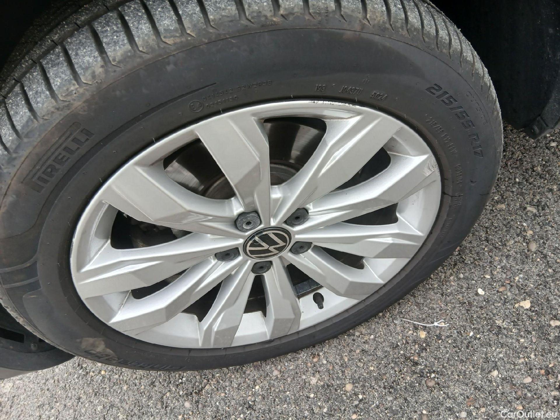  Volkswagen  T-ROC VOLKSWAGEN  / 2017 / 5P / todoterreno Advance 2.0 TDI 110kW (150CV) DSG (AC2) #13