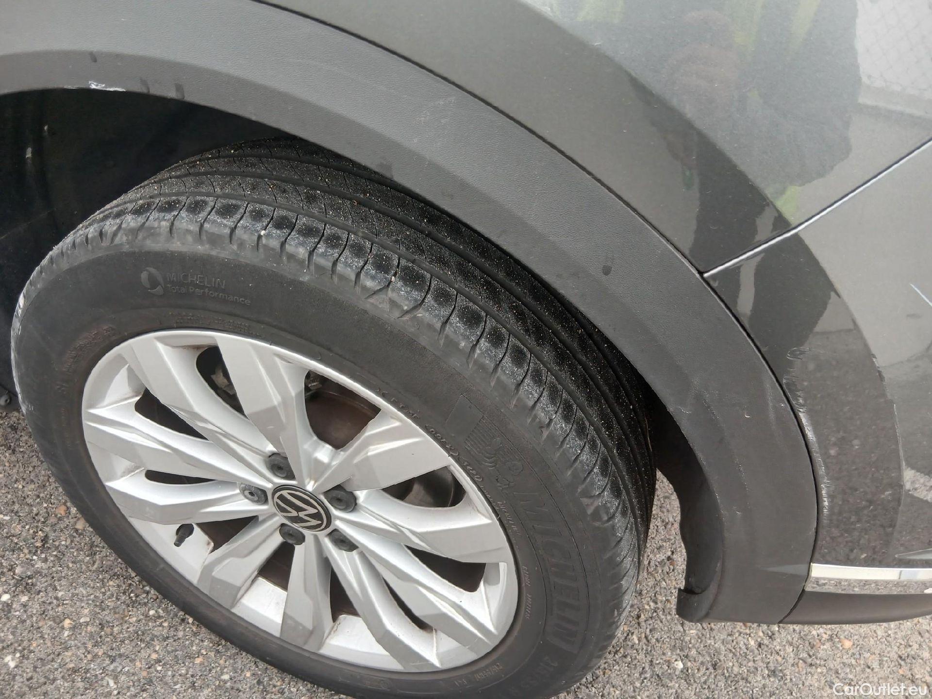  Volkswagen  T-ROC VOLKSWAGEN  / 2017 / 5P / todoterreno Advance 2.0 TDI 110kW (150CV) DSG (AC2) #17