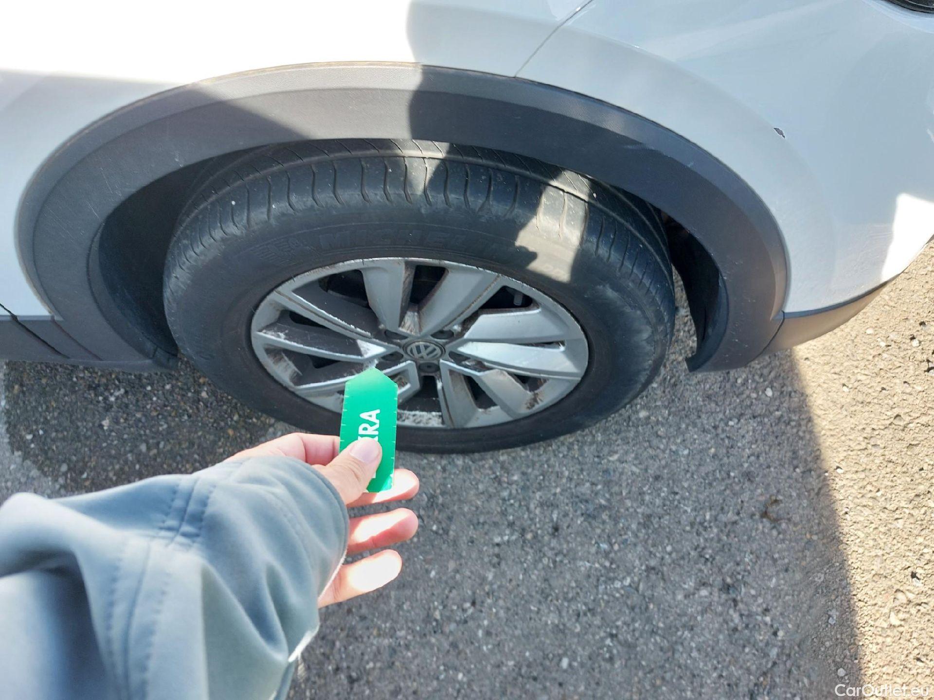  Volkswagen  T-CROSS VOLKSWAGEN  / 2018 / 5P / todoterreno Advance 1.0 TSI 85kW (115CV) DSG (AC) #18