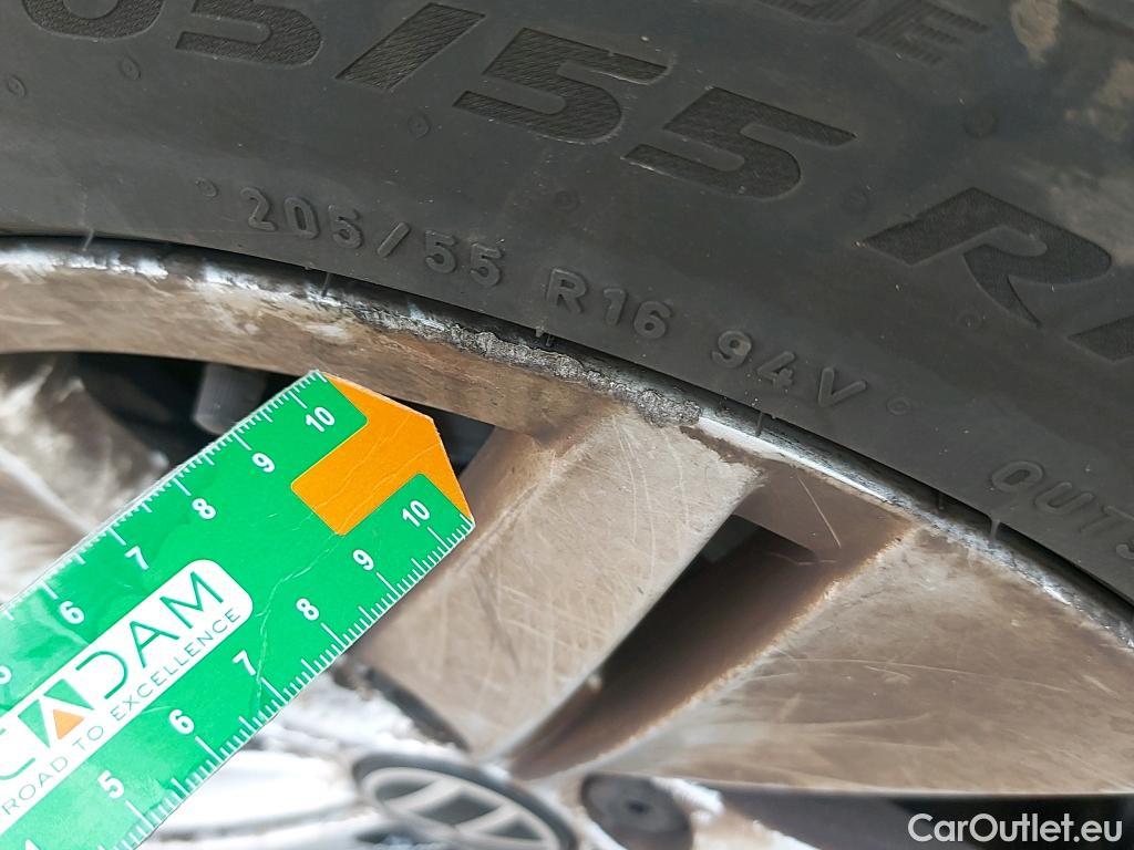  Volkswagen  Golf  VOLKSWAGEN / 2020 / 5P / berlina con portón 1.0 TSI 81kW (110CV) #19