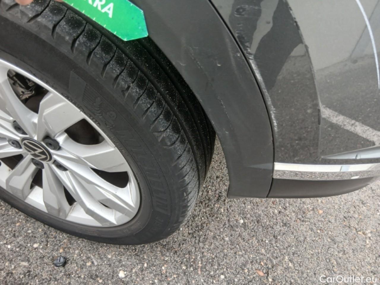  Volkswagen  T-ROC VOLKSWAGEN  / 2017 / 5P / todoterreno Advance 2.0 TDI 110kW (150CV) DSG (AC2) #18