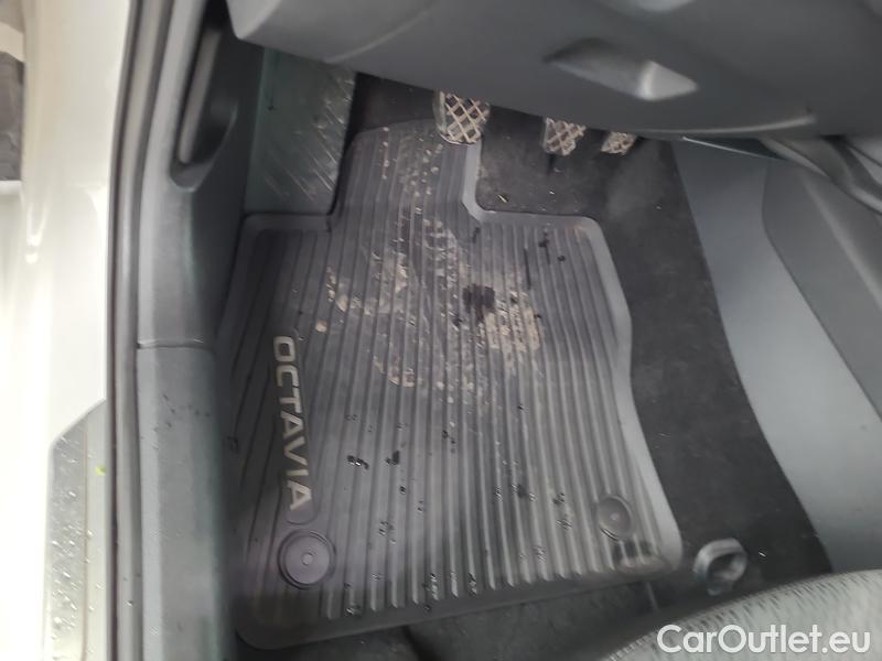  Skoda  Octavia  Combi (NX3)(2020) Oct.Combi 1.0TSI 81 Style #3