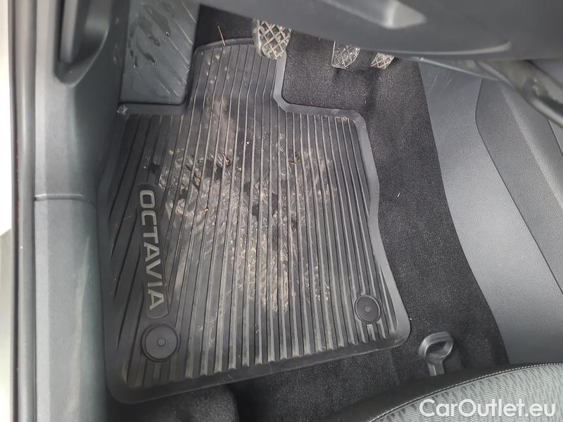  Skoda  Octavia  Combi (NX3)(2020) Oct.Combi 1.5TSI 110 Style #10