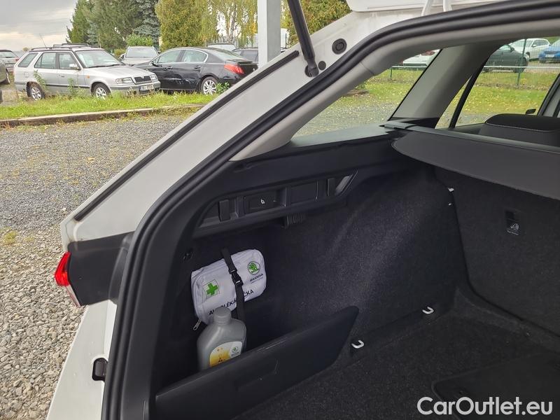  Skoda  Octavia  Combi (NX3)(2020) Oct.Combi 1.5TSI 110 Style #4