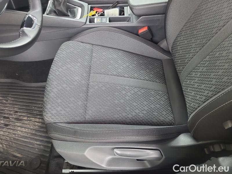  Skoda  Octavia  Combi (NX3)(2020) Oct.Combi 1.5TSI 110 Style #12