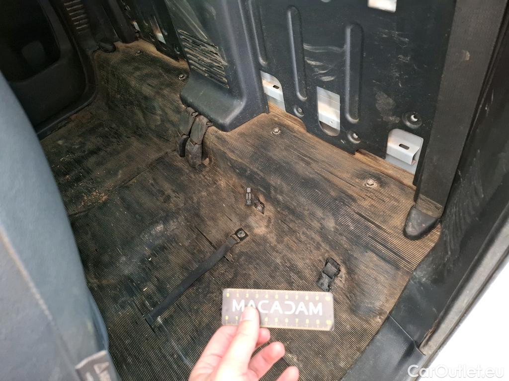  Nissan  Navara NISSAN  / 2015 / 4P / Pick-up King-Cab 2.3 dCi 160 N-CONNECTA #2