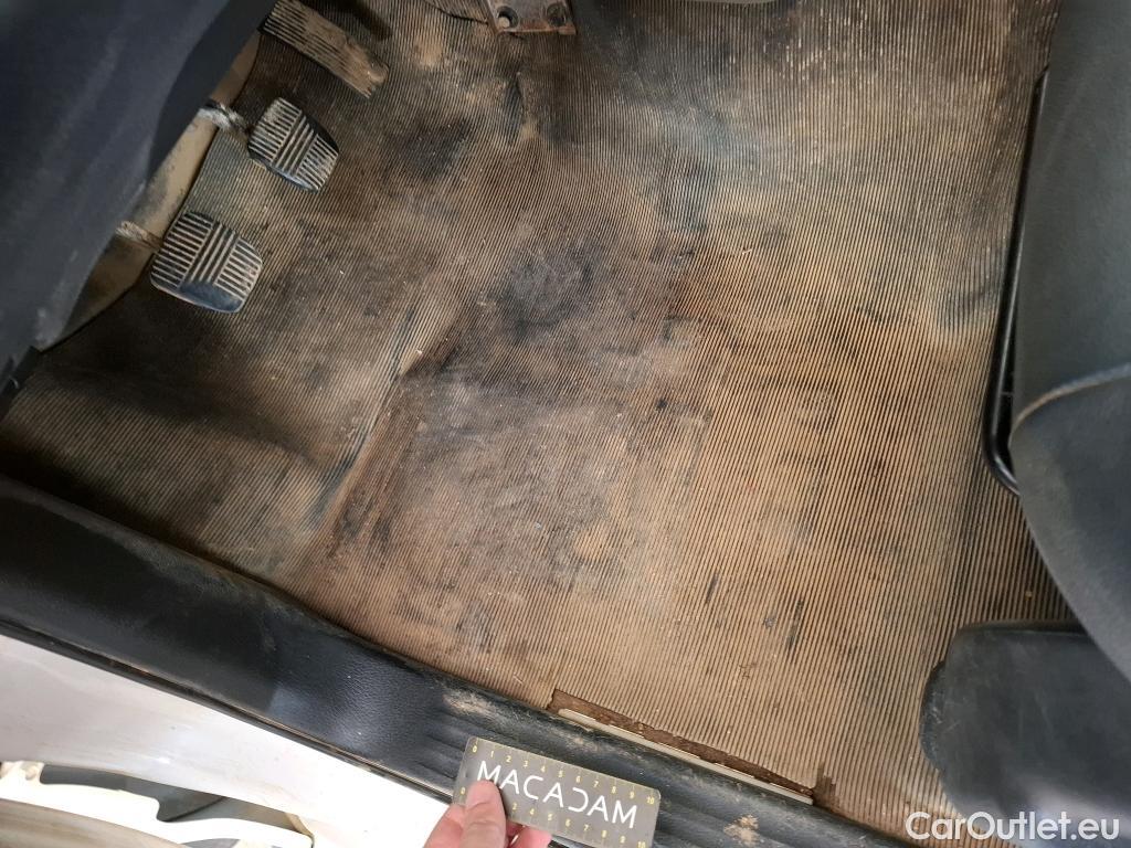  Nissan  Navara NISSAN  / 2015 / 4P / Pick-up King-Cab 2.3 dCi 160 N-CONNECTA #32