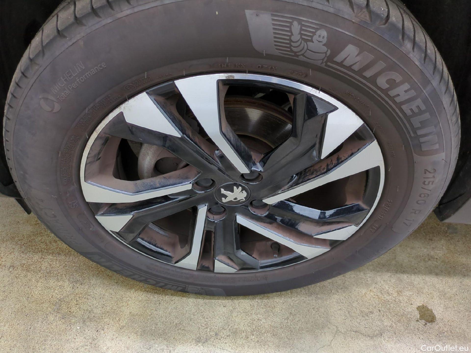  Peugeot  2008  Allure 1.2 PureTech 130CV BVM6 E6d #11