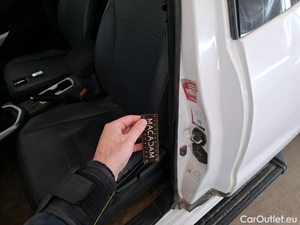  Nissan  Navara NISSAN  / 2015 / 4P / Pick-up King-Cab 2.3 dCi 160 N-CONNECTA #28