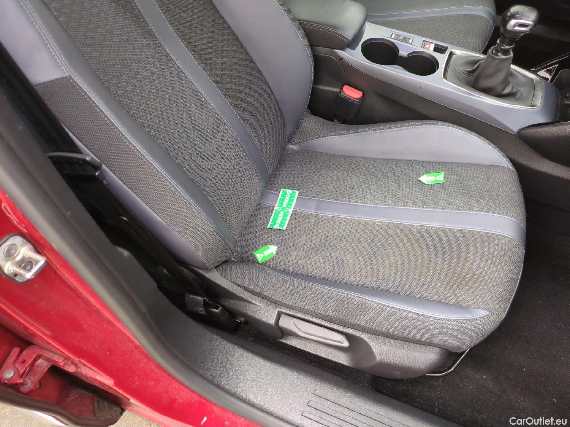  Peugeot  2008  Allure 1.2 PureTech 130CV BVM6 E6d #3