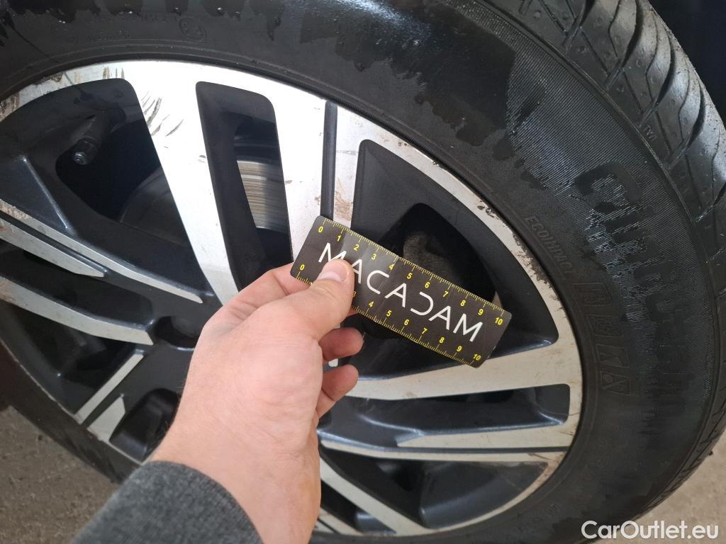  Peugeot  208  Allure Pack 1.2 PureTech 100CV BVA8 E6d #23