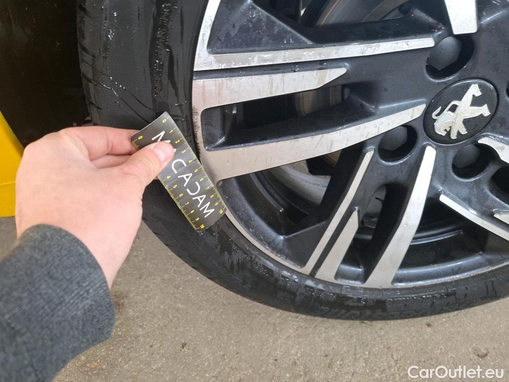  Peugeot  208  Allure Pack 1.2 PureTech 100CV BVA8 E6d #35