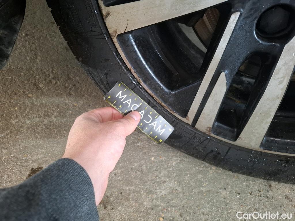  Peugeot  208  Allure Pack 1.2 PureTech 100CV BVA8 E6d #40