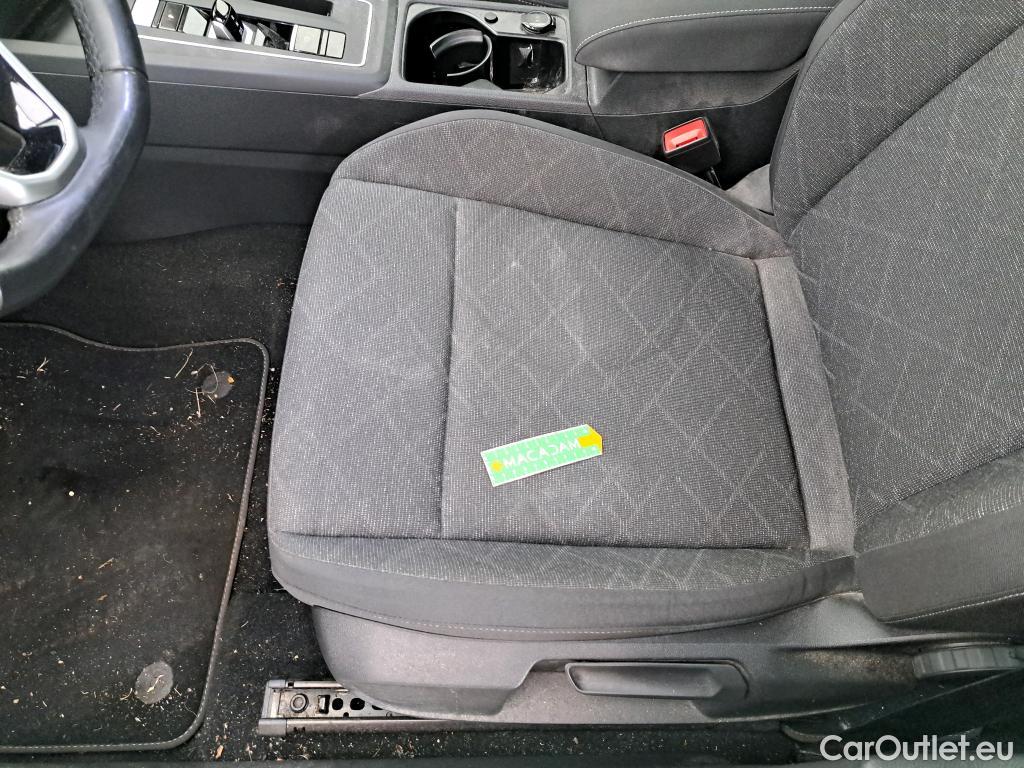  Volkswagen  Golf  VOLKSWAGEN / 2020 / 5P / Berline 2.0 TDI SCR 150 DSG7 Life Busi 1st #16