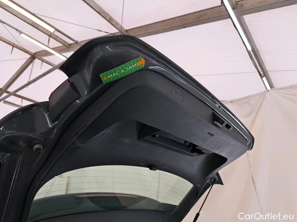  Volkswagen  Golf  VOLKSWAGEN / 2020 / 5P / Berline 2.0 TDI SCR 150 DSG7 Life Busi 1st #8